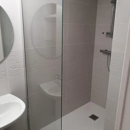 Pied Des Pistes Et Commerces *