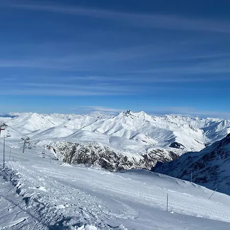 Pied Des Pistes Et Commerces *