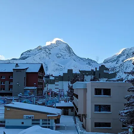 Pied Des Pistes Et Commerces *